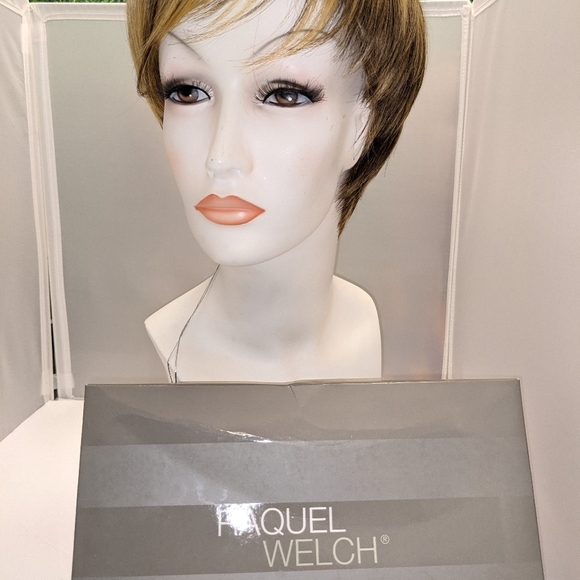 Raquel Welch - Modern Love Wig - Picture 2 of 13